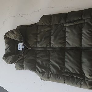 Old Navy Puffer Vest - women's size Small (fits size 4-6)
